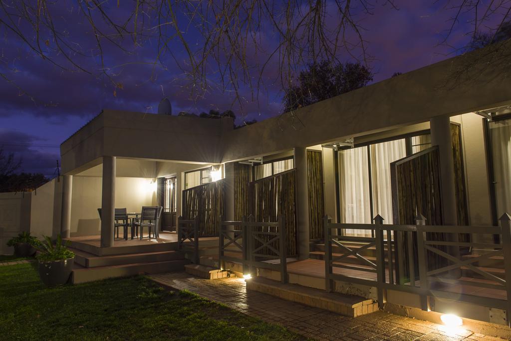 The Suburban Guest House Bloemfontein Extérieur photo
