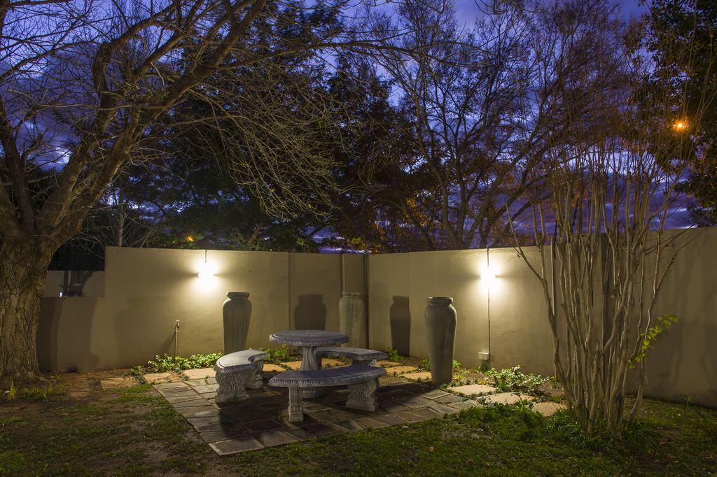 The Suburban Guest House Bloemfontein Extérieur photo